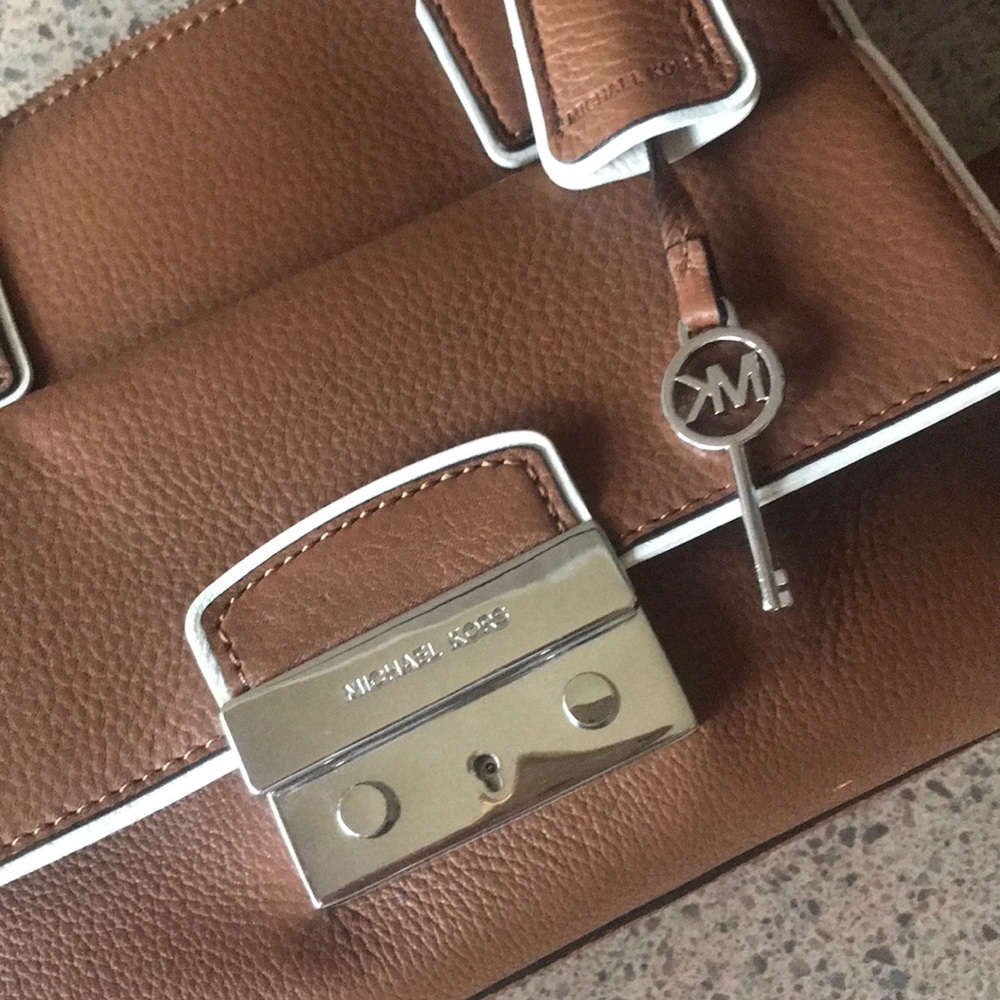 Michael Kors bag - Picture 3 of 8